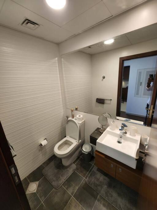 Cozy 1br In Iconic Tower *